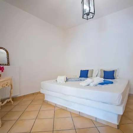 Luxury Estate Plaka